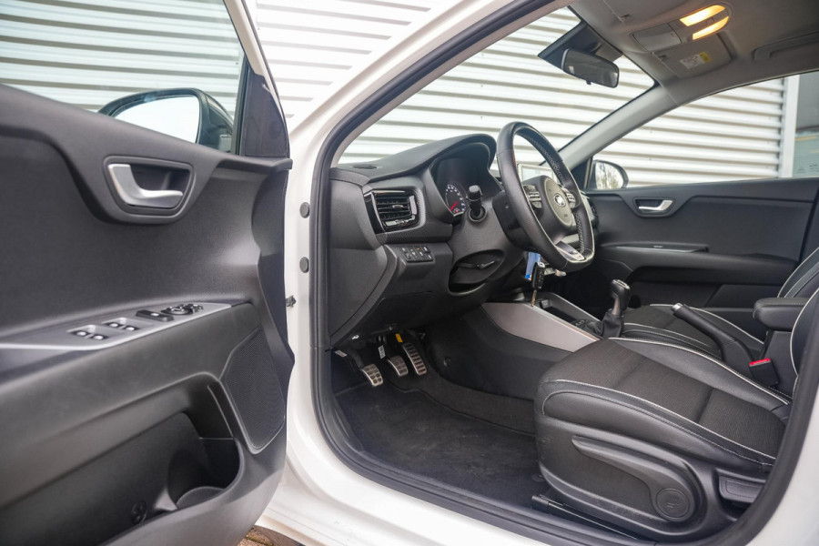 Kia Rio GT line Camera Navigatie Cruise Stuurverw. Stoelverw. Climate Control
