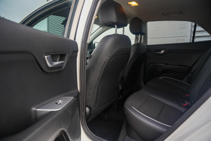 Kia Rio GT line Camera Navigatie Cruise Stuurverw. Stoelverw. Climate Control