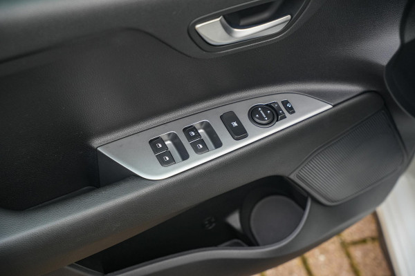 Kia Rio GT line Camera Navigatie Cruise Stuurverw. Stoelverw. Climate Control
