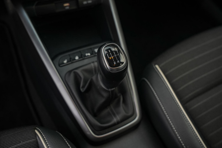 Kia Rio GT line Camera Navigatie Cruise Stuurverw. Stoelverw. Climate Control