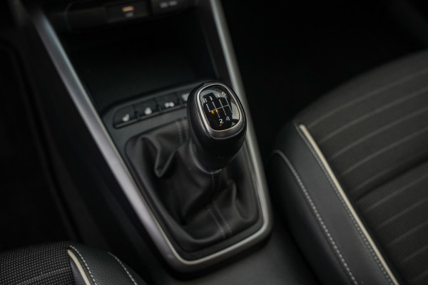 Kia Rio GT line Camera Navigatie Cruise Stuurverw. Stoelverw. Climate Control