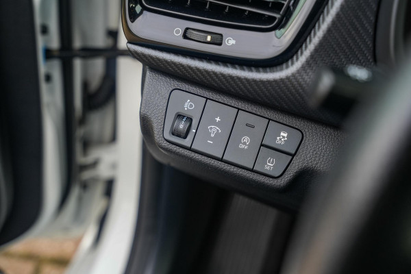 Kia Rio GT line Camera Navigatie Cruise Stuurverw. Stoelverw. Climate Control