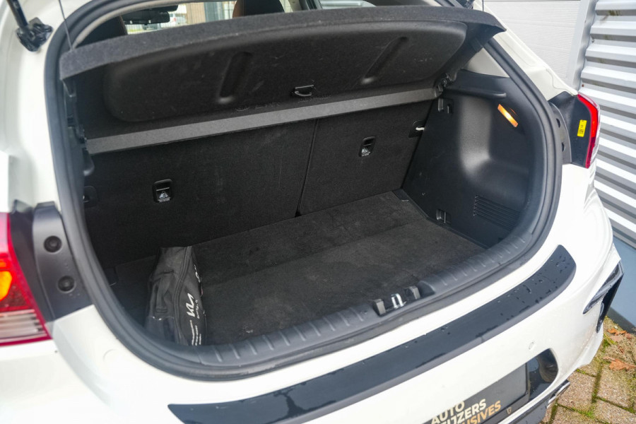 Kia Rio GT line Camera Navigatie Cruise Stuurverw. Stoelverw. Climate Control