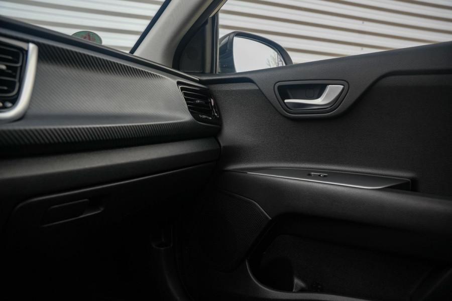 Kia Rio GT line Camera Navigatie Cruise Stuurverw. Stoelverw. Climate Control