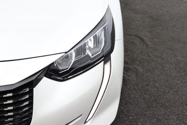 Peugeot 208 1.2 Allure*AUTOM.*ECC*CRUISE*NAVI*CAM*CARPLAY.*