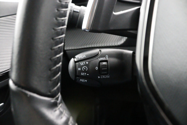 Peugeot 208 1.2 Allure*AUTOM.*ECC*CRUISE*NAVI*CAM*CARPLAY.*