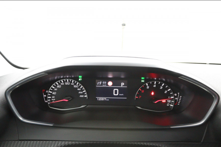 Peugeot 208 1.2 Allure*AUTOM.*ECC*CRUISE*NAVI*CAM*CARPLAY.*