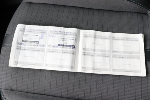 Peugeot 208 1.2 Allure*AUTOM.*ECC*CRUISE*NAVI*CAM*CARPLAY.*