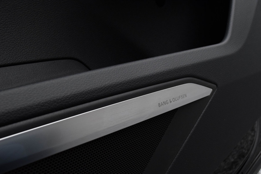 Audi Q8 e-tron 55 Quattro / 2x S-line/ Luchtvering/ Standkachel/ Top View/ Trekhaak/ Panoramadak/ 300kW (408PK)