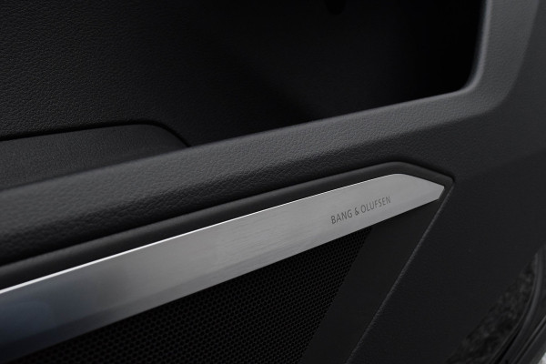 Audi Q8 e-tron 55 Quattro / 2x S-line/ Luchtvering/ Standkachel/ Top View/ Trekhaak/ Panoramadak/ 300kW (408PK)