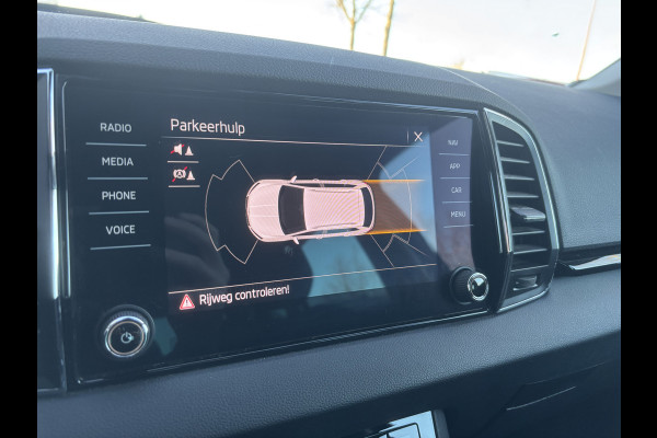 Škoda Karoq 1.5 TSI ACT Business | Stuurverwarming | Apple Carplay | Parkeer Sensoren | Cruise