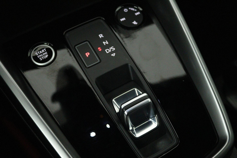 Audi A3 Sportback 30 TFSI Advanced edition (LANE-ASSIST, NAVIGATIE, CRUISE CONTROL ADAPTIEF, AUTOMAAT, PARKEERSENSOREN)