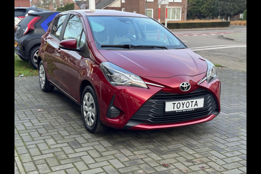 Toyota Yaris 1.5 VVT-i 111pk Active | Trekhaak, Rood parelmoer, Parkeercamera, Cruise control, Climate control