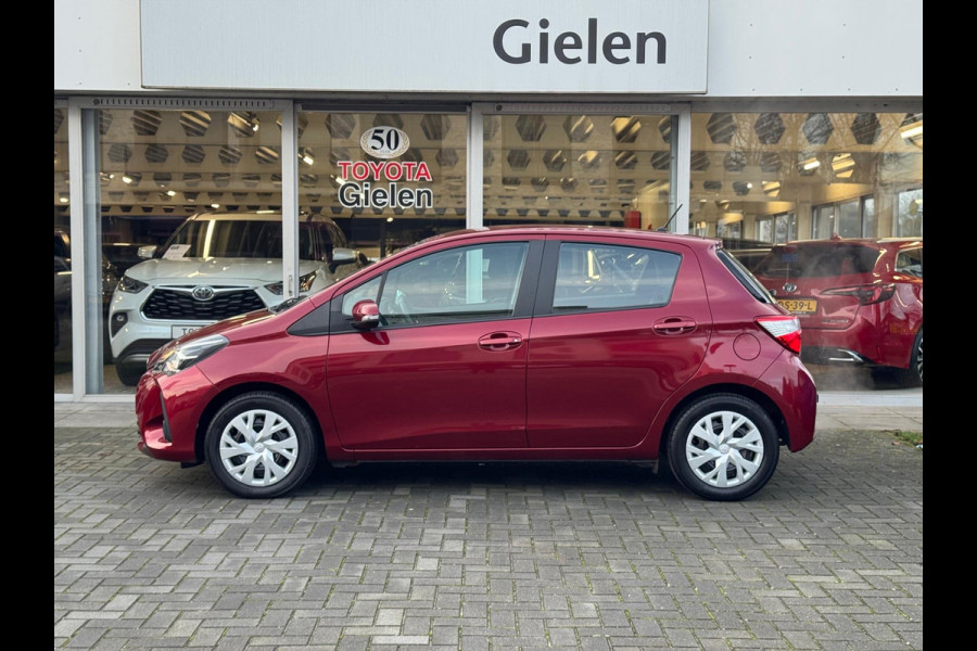 Toyota Yaris 1.5 VVT-i 111pk Active | Trekhaak, Rood parelmoer, Parkeercamera, Cruise control, Climate control