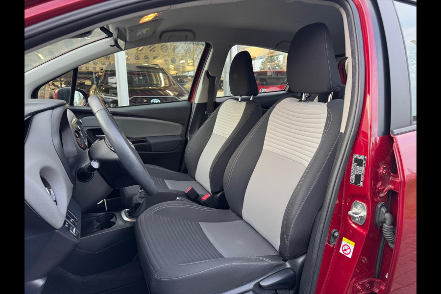 Toyota Yaris 1.5 VVT-i 111pk Active | Trekhaak, Rood parelmoer, Parkeercamera, Cruise control, Climate control