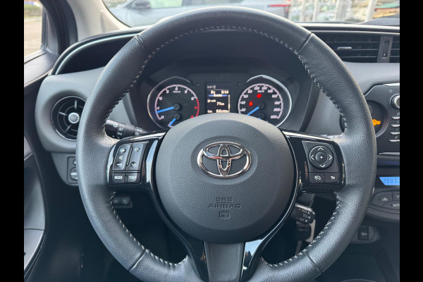Toyota Yaris 1.5 VVT-i 111pk Active | Trekhaak, Rood parelmoer, Parkeercamera, Cruise control, Climate control