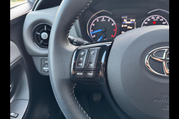 Toyota Yaris 1.5 VVT-i 111pk Active | Trekhaak, Rood parelmoer, Parkeercamera, Cruise control, Climate control