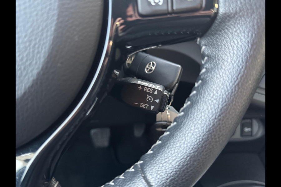 Toyota Yaris 1.5 VVT-i 111pk Active | Trekhaak, Rood parelmoer, Parkeercamera, Cruise control, Climate control