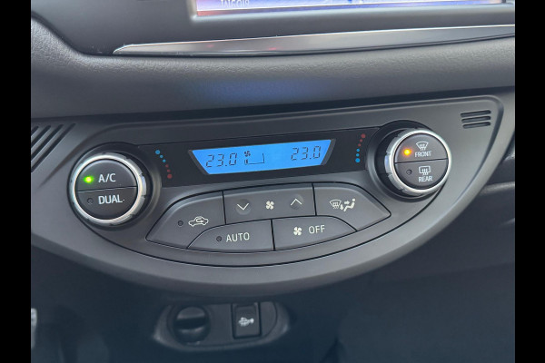 Toyota Yaris 1.5 VVT-i 111pk Active | Trekhaak, Rood parelmoer, Parkeercamera, Cruise control, Climate control