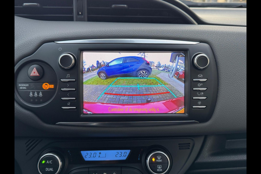 Toyota Yaris 1.5 VVT-i 111pk Active | Trekhaak, Rood parelmoer, Parkeercamera, Cruise control, Climate control