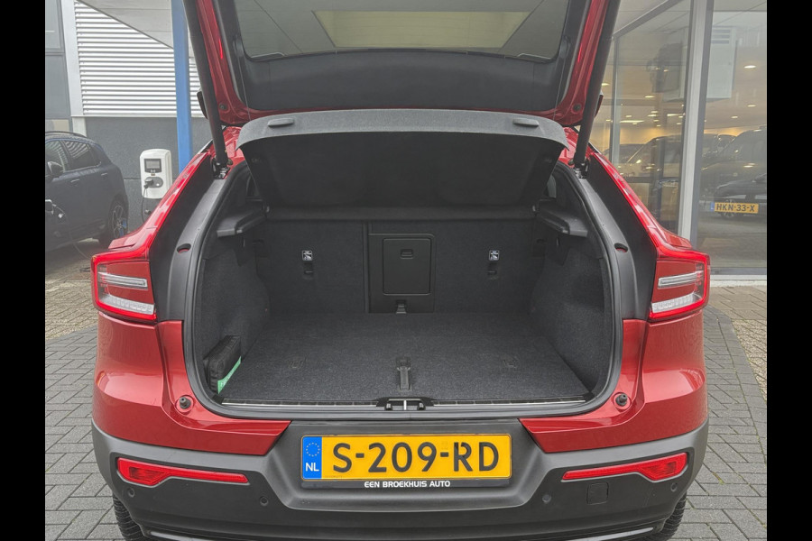 Volvo C40 Recharge Plus 69 kWh | Panoramadak | Adaptive cruise control | Stoel- & Stuurverwarming | Camera