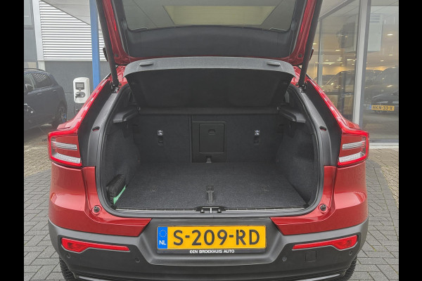 Volvo C40 Recharge Plus 69 kWh | Panoramadak | Adaptive cruise control | Stoel- & Stuurverwarming | Camera