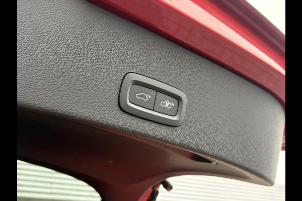 Volvo C40 Recharge Plus 69 kWh | Panoramadak | Adaptive cruise control | Stoel- & Stuurverwarming | Camera