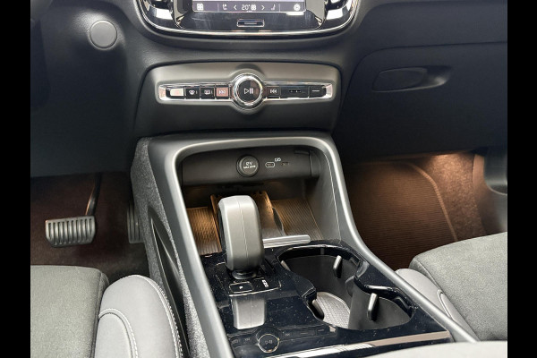 Volvo C40 Recharge Plus 69 kWh | Panoramadak | Adaptive cruise control | Stoel- & Stuurverwarming | Camera
