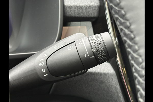 Volvo C40 Recharge Plus 69 kWh | Panoramadak | Adaptive cruise control | Stoel- & Stuurverwarming | Camera