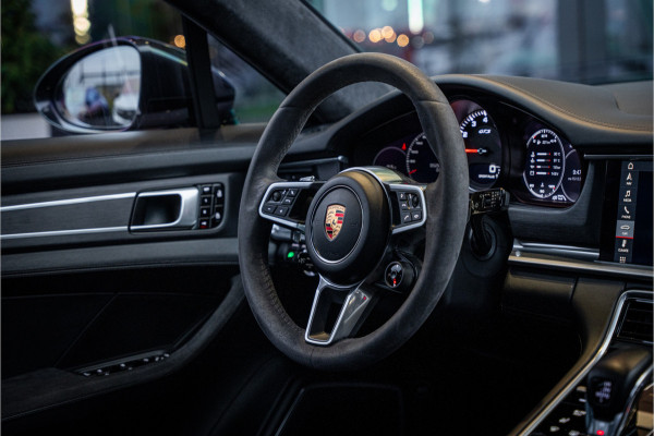 Porsche Panamera Sport Turismo 4.0 GTS Sport Chrono l Panorama l Memory l Luchtvering