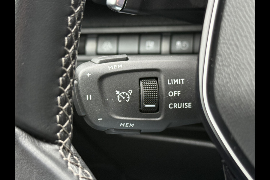 Peugeot 3008 BWJ 2022 | 1.6 HYbrid4 300PK Blue Allure | TREKHAAK | LEDER/STOF | CAMERA A | CLIMA | NAVI | CARPLAY | STOELVERW | PDC 2X |