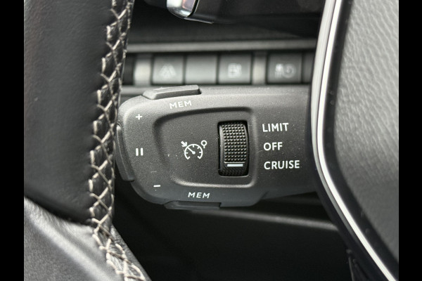Peugeot 3008 BWJ 2022 | 1.6 HYbrid4 300PK Blue Allure | TREKHAAK | LEDER/STOF | CAMERA A | CLIMA | NAVI | CARPLAY | STOELVERW | PDC 2X |