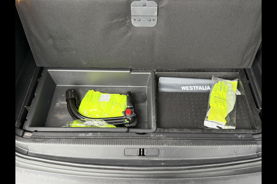 Peugeot 3008 BWJ 2022 | 1.6 HYbrid4 300PK Blue Allure | TREKHAAK | LEDER/STOF | CAMERA A | CLIMA | NAVI | CARPLAY | STOELVERW | PDC 2X |