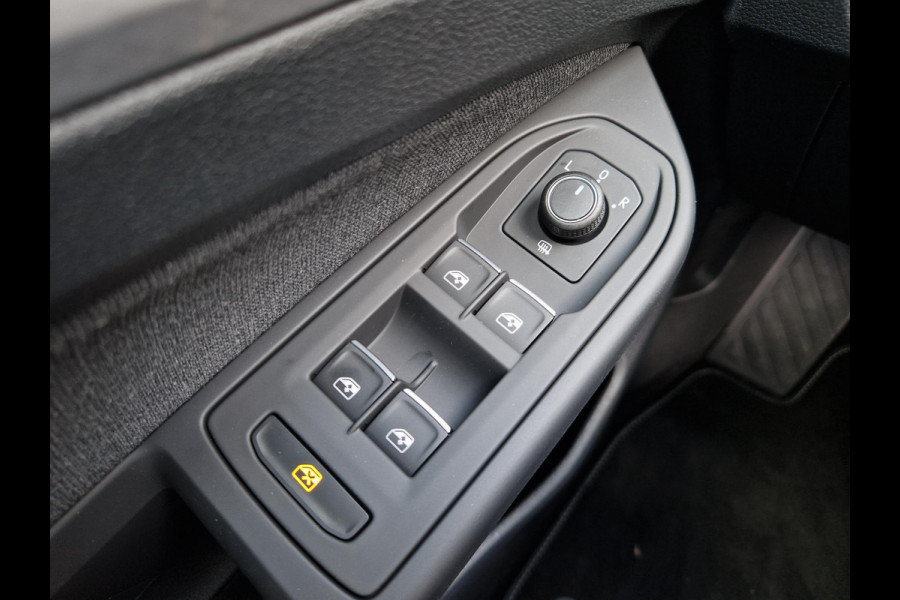 Volkswagen Golf Variant 1.5 eTSI Life Business | Camera | Stoel/Stuurverwarming | ACC | LED | PDC | DAB | 18 inch