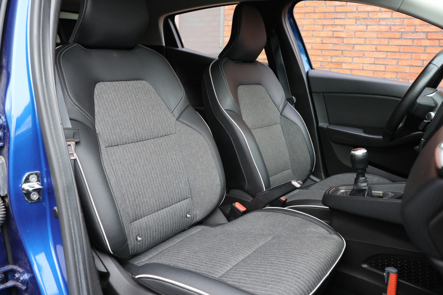 Renault Clio 1.0 TCe Intens | CarPlay | Cruise control | Climate control | PDC | Lederen bekleding | MF Stuur | Regensensor | NL Auto | NAP Logisch | Nieuwe APK