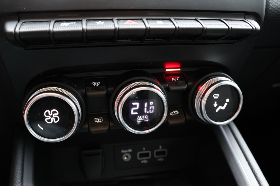 Renault Clio 1.0 TCe Intens | CarPlay | Cruise control | Climate control | PDC | Lederen bekleding | MF Stuur | Regensensor | NL Auto | NAP Logisch | Nieuwe APK