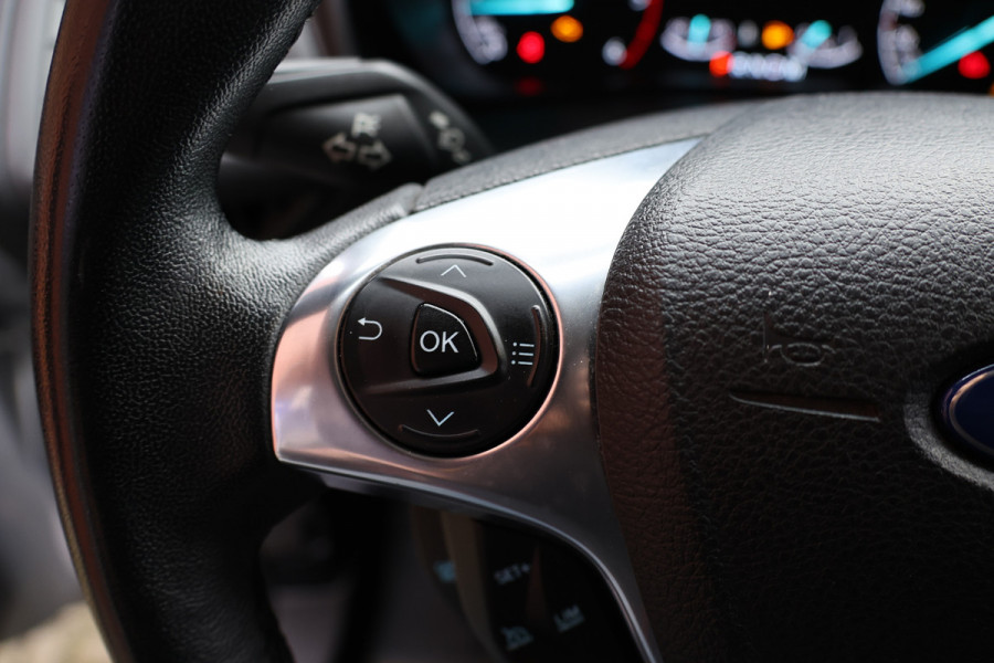 Ford Transit Connect 1.5 EcoBlue 120 PK AUT L2 | CarPlay | Camera | Trekhaak | Cruise control | PDC | Dealer onhouden | Nieuwe APK