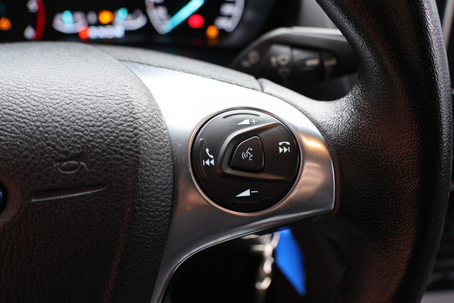 Ford Transit Connect 1.5 EcoBlue 120 PK AUT L2 | CarPlay | Camera | Trekhaak | Cruise control | PDC | Dealer onhouden | Nieuwe APK