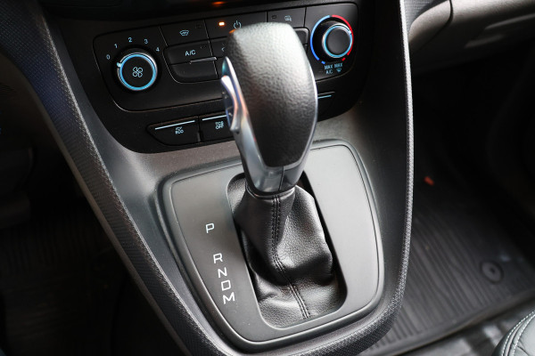 Ford Transit Connect 1.5 EcoBlue 120 PK AUT L2 | CarPlay | Camera | Trekhaak | Cruise control | PDC | Dealer onhouden | Nieuwe APK