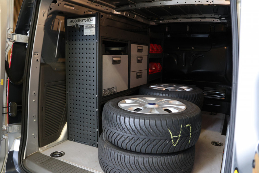 Ford Transit Connect 1.5 EcoBlue 120 PK AUT L2 | CarPlay | Camera | Trekhaak | Cruise control | PDC | Dealer onhouden | Nieuwe APK