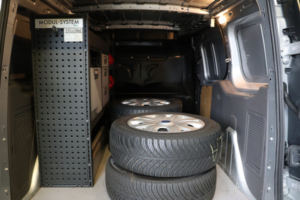 Ford Transit Connect 1.5 EcoBlue 120 PK AUT L2 | CarPlay | Camera | Trekhaak | Cruise control | PDC | Dealer onhouden | Nieuwe APK