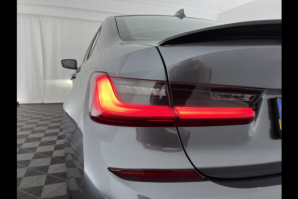 BMW 3-serie 330e M-Sportpack High Executive Performance Pack (INCL-BTW) *HEAD-UP | FULL-LEATHER | FULL-LED | HIFI-SOUND | CAMERA | HEATED-SPORTSEATS | CARPLAY | DIGI-COCKPIT | NAVI-FULLMAP | AMBIENT-LIGHT | ECC | PDC | CRUISE | 19''ALU*