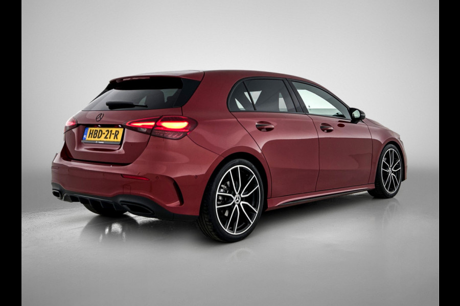 Mercedes-Benz A-Klasse 180 Star Edition AMG Line | Nightpakket | Dodehoekassistent | Smartphone integratie | KEYLESS GO | 19 inch AMG velgen | Sfeerverlichting | Verwarmde stoelen vooraan | Panoramaschuifdak |