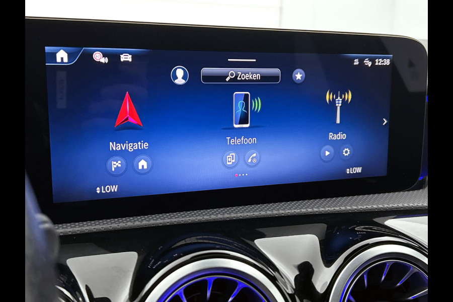 Mercedes-Benz A-Klasse 180 Star Edition AMG Line | Nightpakket | Dodehoekassistent | Smartphone integratie | KEYLESS GO | 19 inch AMG velgen | Sfeerverlichting | Verwarmde stoelen vooraan | Panoramaschuifdak |