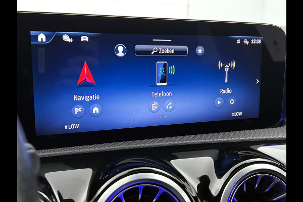 Mercedes-Benz A-Klasse 180 Star Edition AMG Line | Nightpakket | Dodehoekassistent | Smartphone integratie | KEYLESS GO | 19 inch AMG velgen | Sfeerverlichting | Verwarmde stoelen vooraan | Panoramaschuifdak |