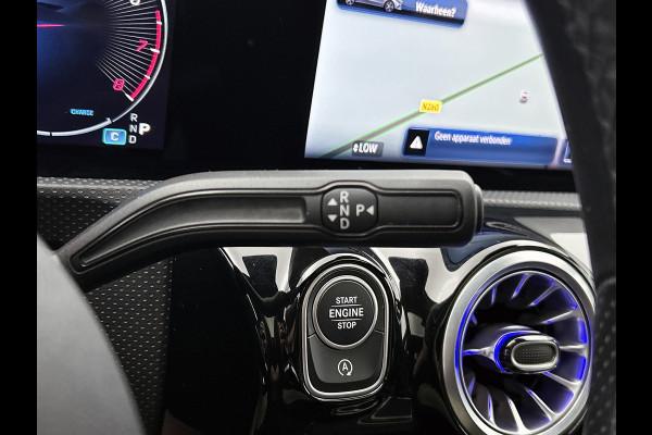 Mercedes-Benz A-Klasse 180 Star Edition AMG Line | Nightpakket | Dodehoekassistent | Smartphone integratie | KEYLESS GO | 19 inch AMG velgen | Sfeerverlichting | Verwarmde stoelen vooraan | Panoramaschuifdak |