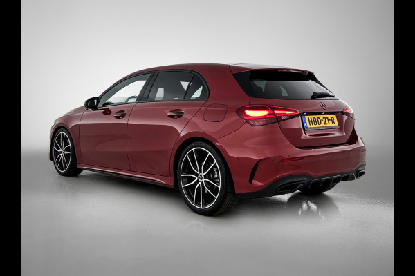 Mercedes-Benz A-Klasse 180 Star Edition AMG Line | Nightpakket | Dodehoekassistent | Smartphone integratie | KEYLESS GO | 19 inch AMG velgen | Sfeerverlichting | Verwarmde stoelen vooraan | Panoramaschuifdak |