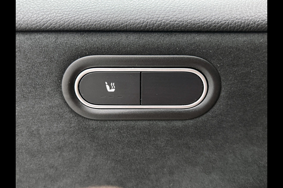 Mercedes-Benz A-Klasse 180 Star Edition AMG Line | Nightpakket | Dodehoekassistent | Smartphone integratie | KEYLESS GO | 19 inch AMG velgen | Sfeerverlichting | Verwarmde stoelen vooraan | Panoramaschuifdak |