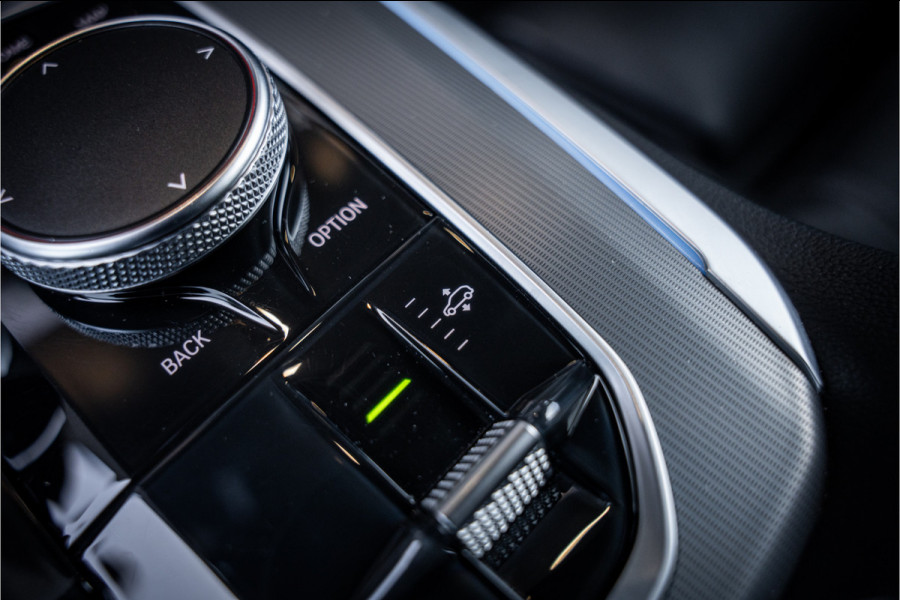 BMW X5 xDrive45e Executive - M-Sport l Panorama l HUD l ACC l Sfeerverl.