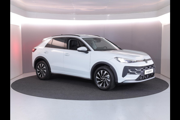 Volkswagen T-Roc Life First Edition 1.5 eTSI 85 kW / 116 PK SUV 7 v